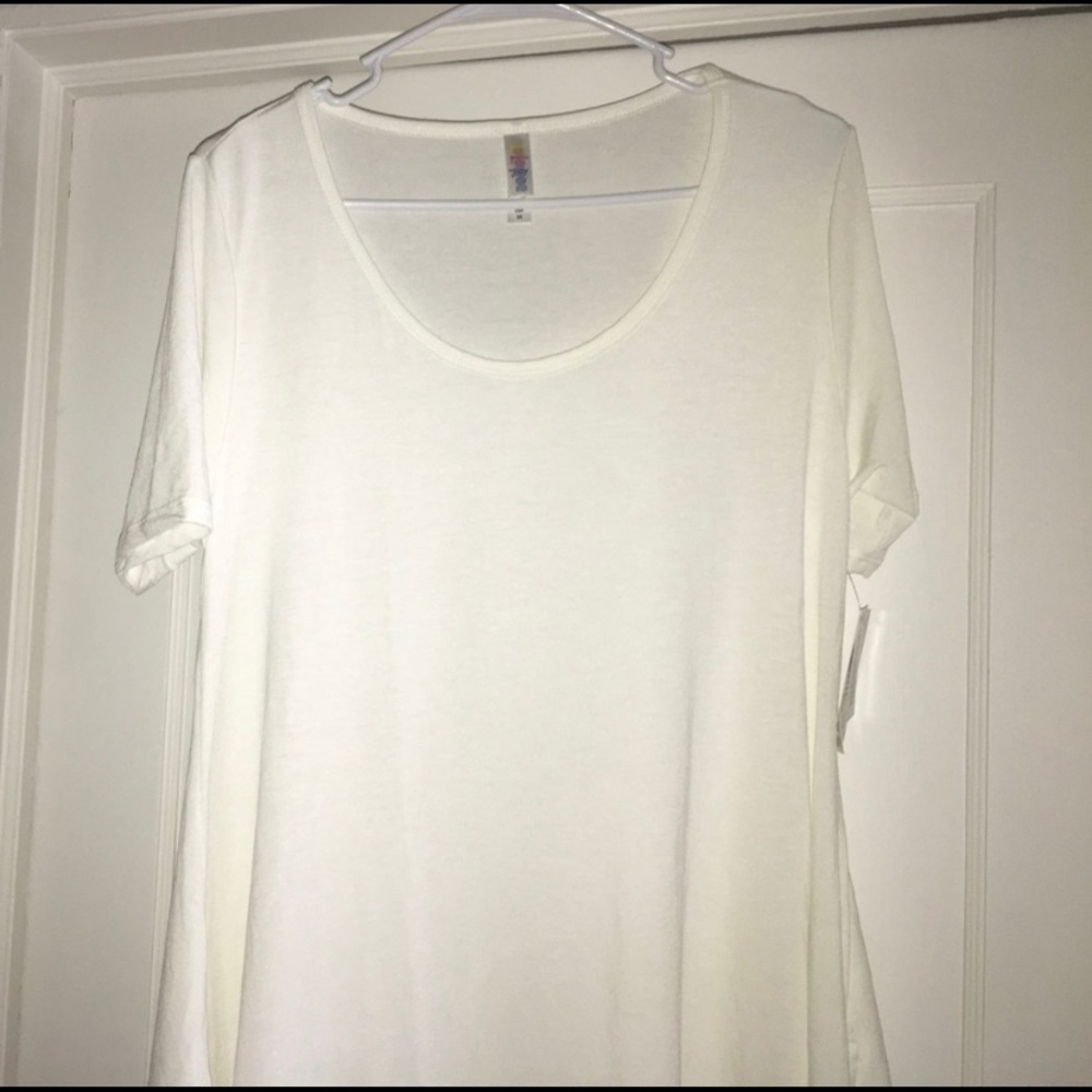 BNWT Cream Lularoe perfect tee